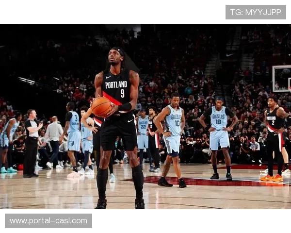 开拓者122-115逆转灰熊，克林根20+19内线防守定乾坤